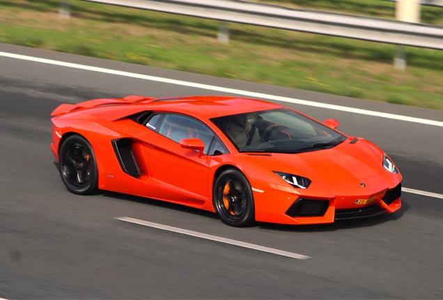 Lamborghini Aventador LP700-4