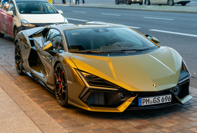 Lamborghini Revuelto