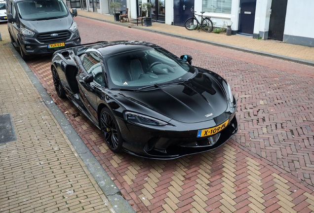 McLaren GT