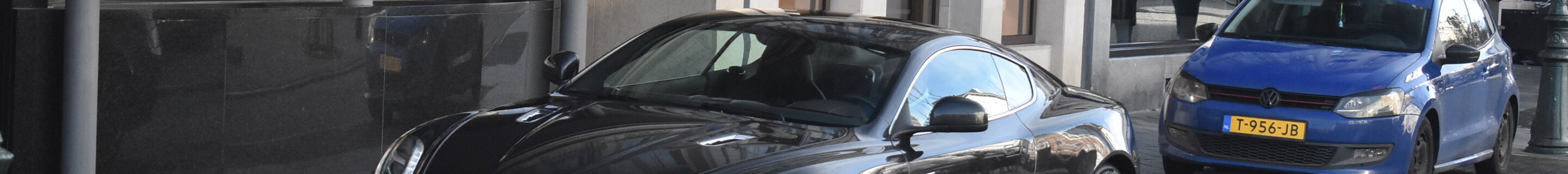 Aston Martin Virage 2011