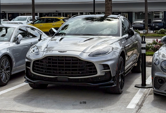 Aston Martin DBX707