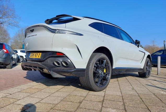 Aston Martin DBX707