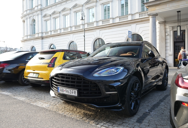 Aston Martin DBX707