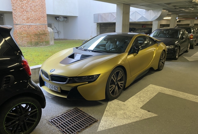 BMW i8 Protonic Frozen Yellow Edition