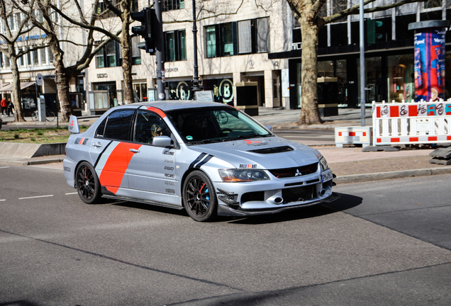 Mitsubishi Lancer Evolution IX RalliArt