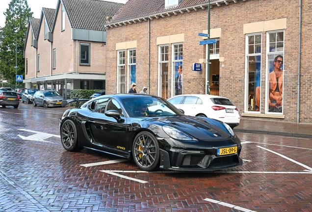 Porsche 718 Cayman GT4 RS Weissach Package