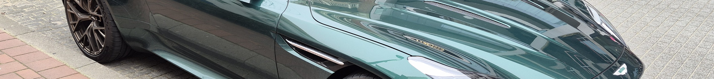 Aston Martin DB12 Volante