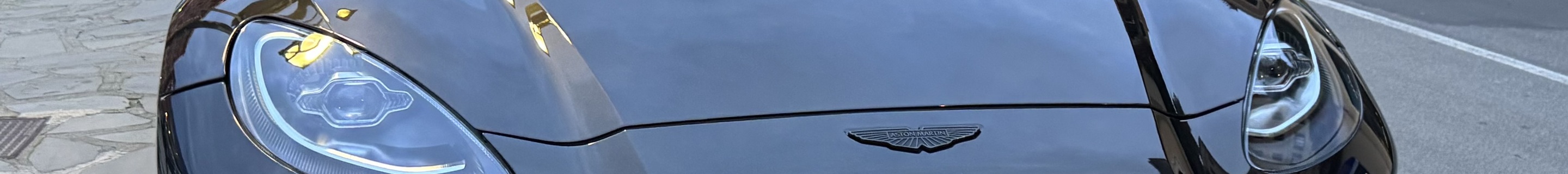 Aston Martin DBX707