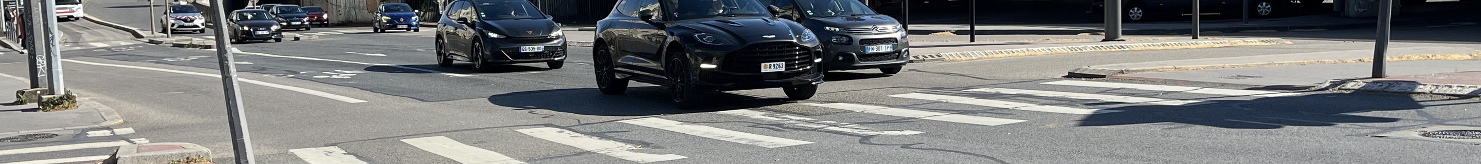 Aston Martin DBX707