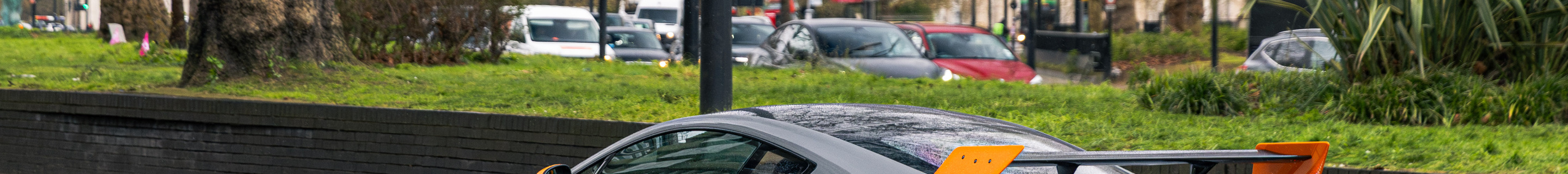Aston Martin Vantage GT12