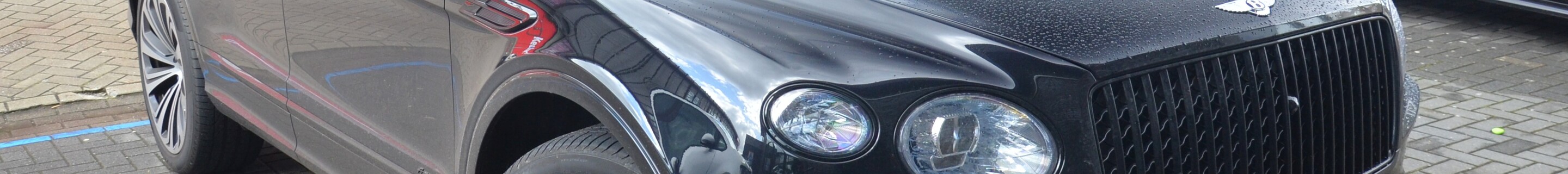 Bentley Bentayga Azure 2024