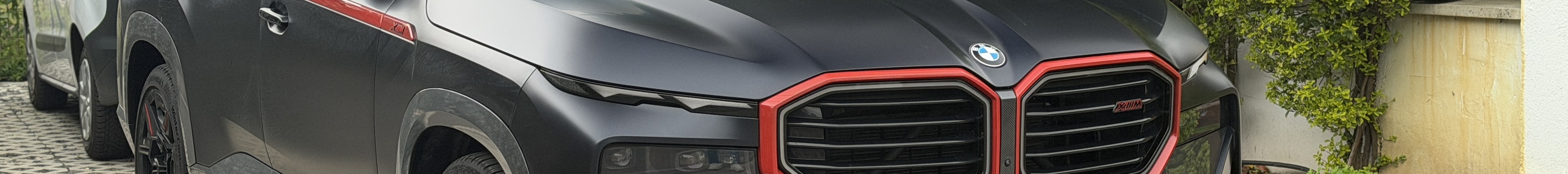 BMW XM G09 Label Red