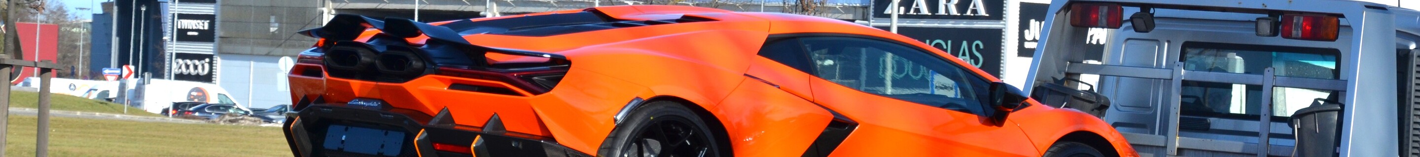 Lamborghini Revuelto