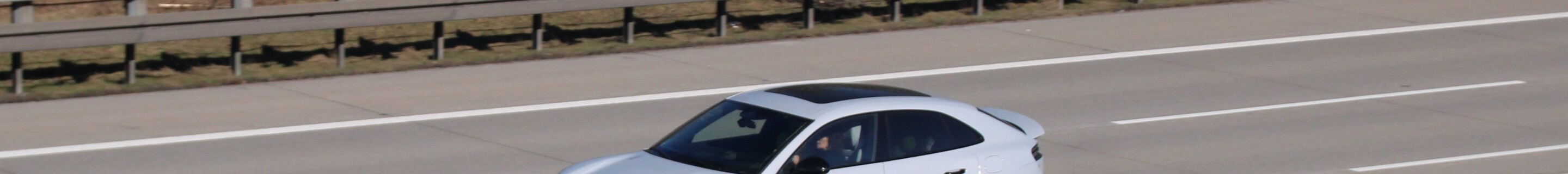 Porsche Macan EV Turbo