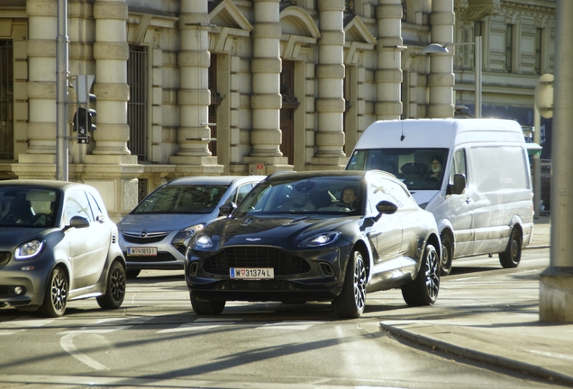 Aston Martin DBX