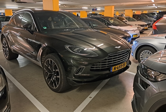 Aston Martin DBX
