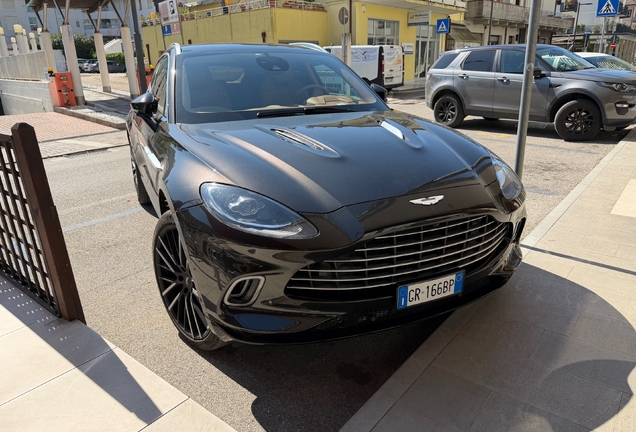Aston Martin DBX