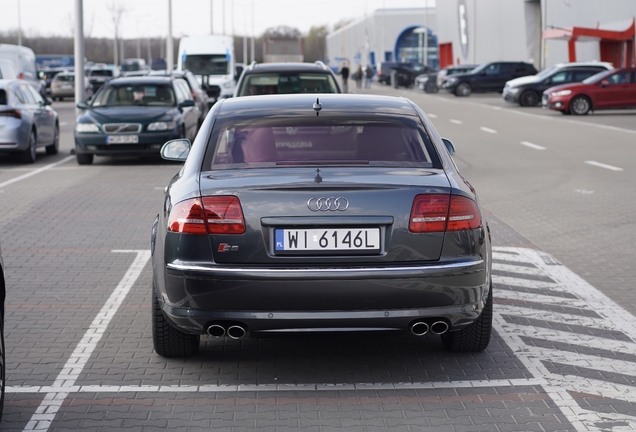Audi S8 D3