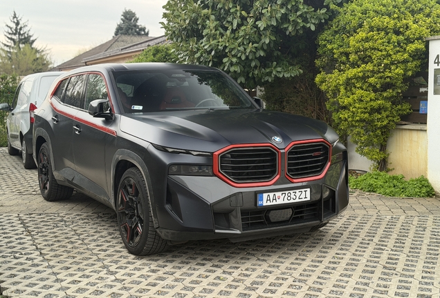 BMW XM G09 Label Red