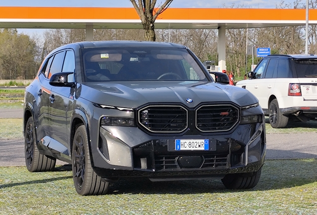 BMW XM G09 Label Red