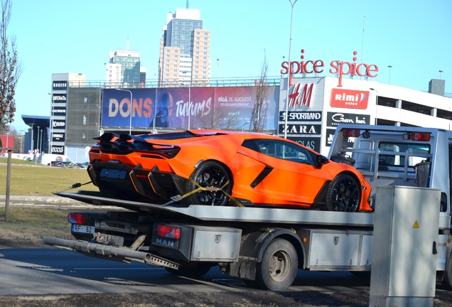 Lamborghini Revuelto