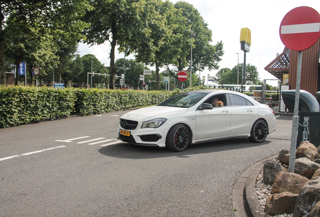 Mercedes-Benz CLA 45 AMG C117