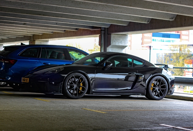 Porsche 718 Cayman GT4