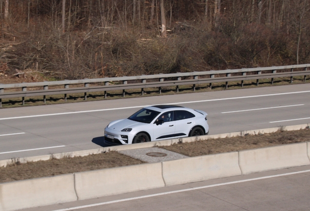 Porsche Macan EV Turbo