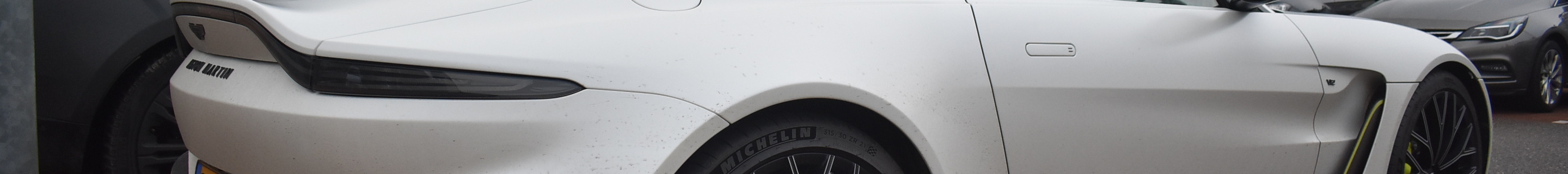 Aston Martin V12 Vantage Roadster 2023