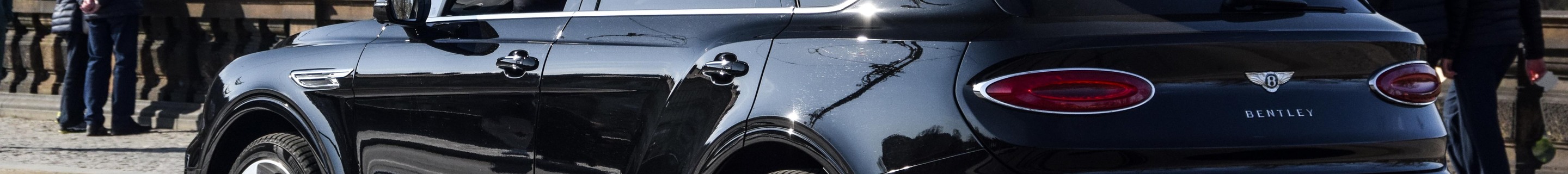 Bentley Bentayga Azure 2024
