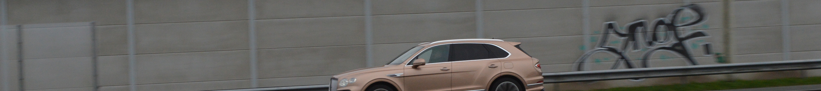 Bentley Bentayga Hybrid 2021