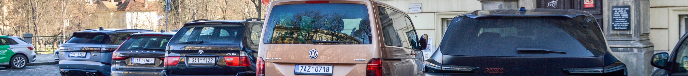 BMW XM G09 Label Red