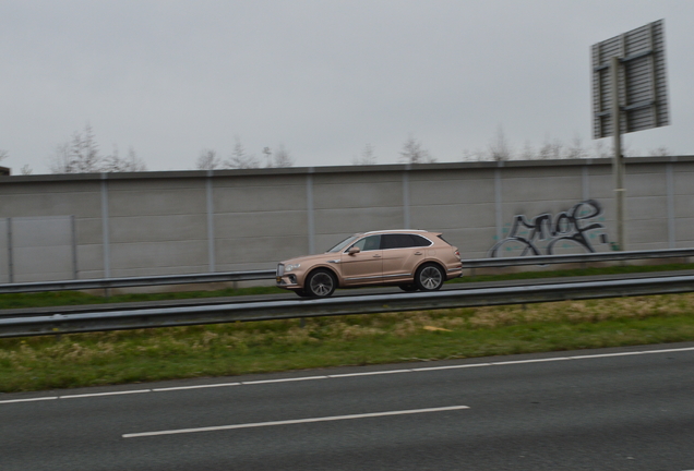 Bentley Bentayga Hybrid 2021