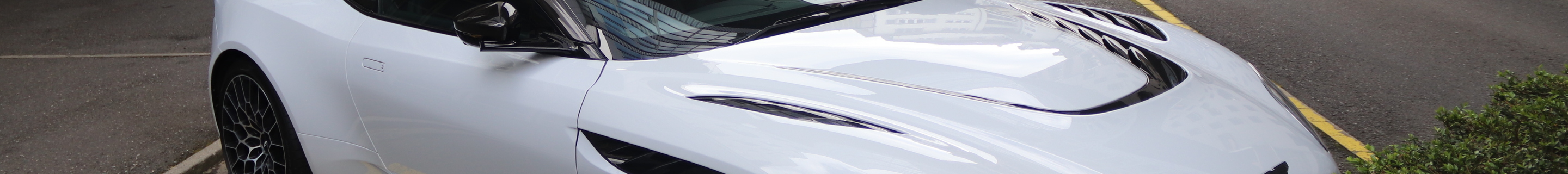 Aston Martin DBS 770 Ultimate Volante