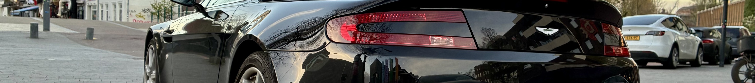 Aston Martin V8 Vantage Roadster