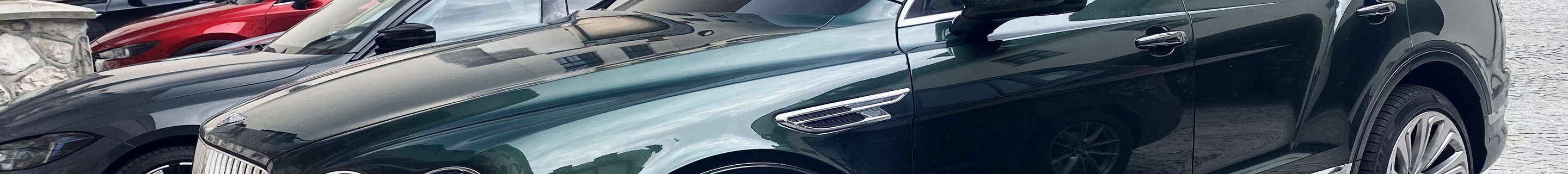 Bentley Bentayga Azure 2024