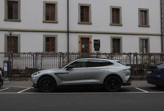 Aston Martin DBX707