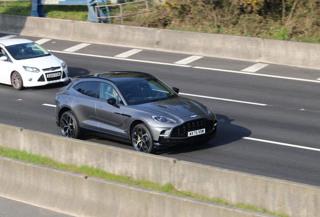 Aston Martin DBX707