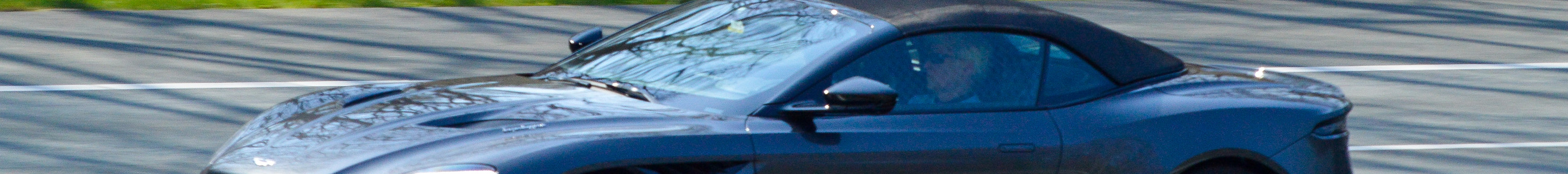 Aston Martin DBS Superleggera Volante