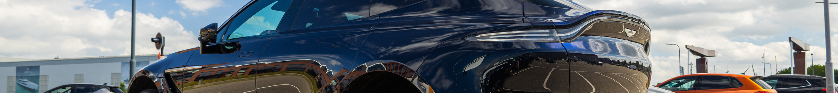 Aston Martin DBX