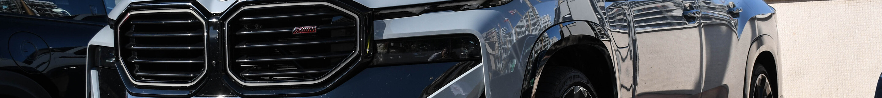 BMW XM G09 Label Red
