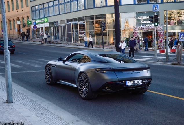 Aston Martin DB12