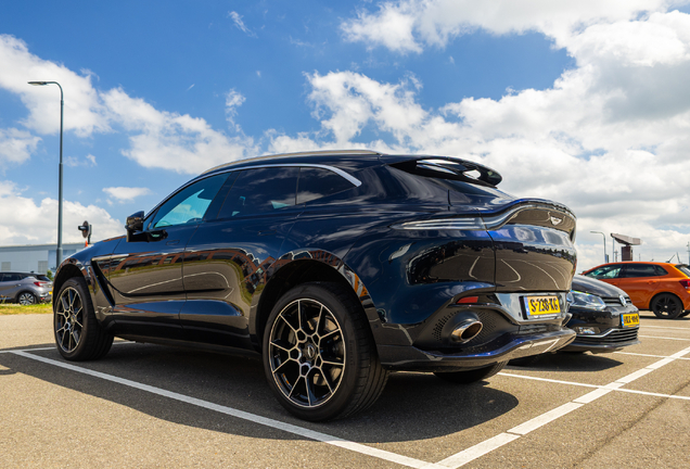 Aston Martin DBX