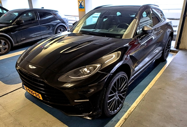 Aston Martin DBX707