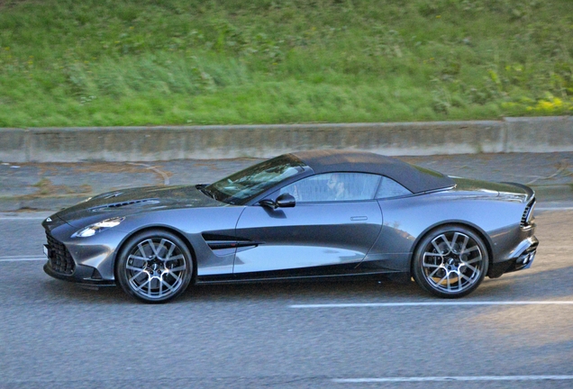 Aston Martin Vanquish Volante 2025