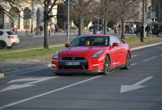 Nissan GT-R 2012