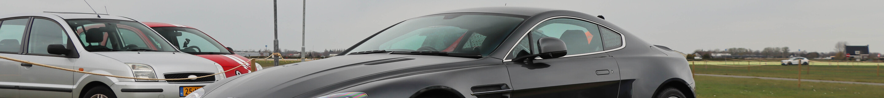 Aston Martin V8 Vantage 2012