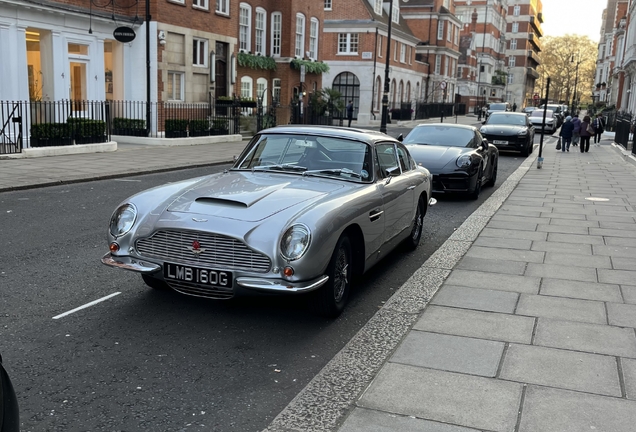 Aston Martin DB6 Superleggera