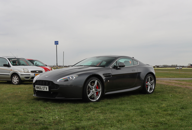 Aston Martin V8 Vantage 2012