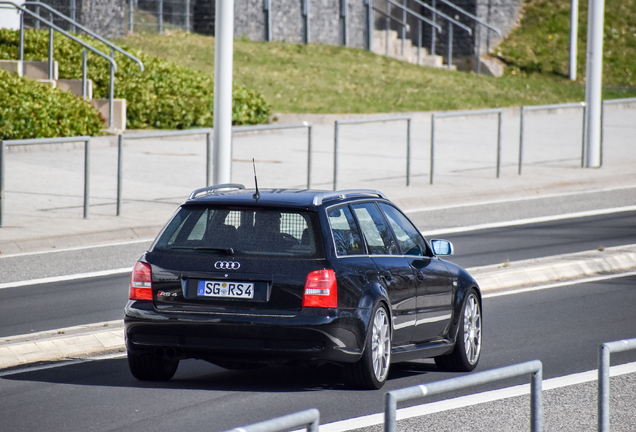 Audi RS4 Avant B5